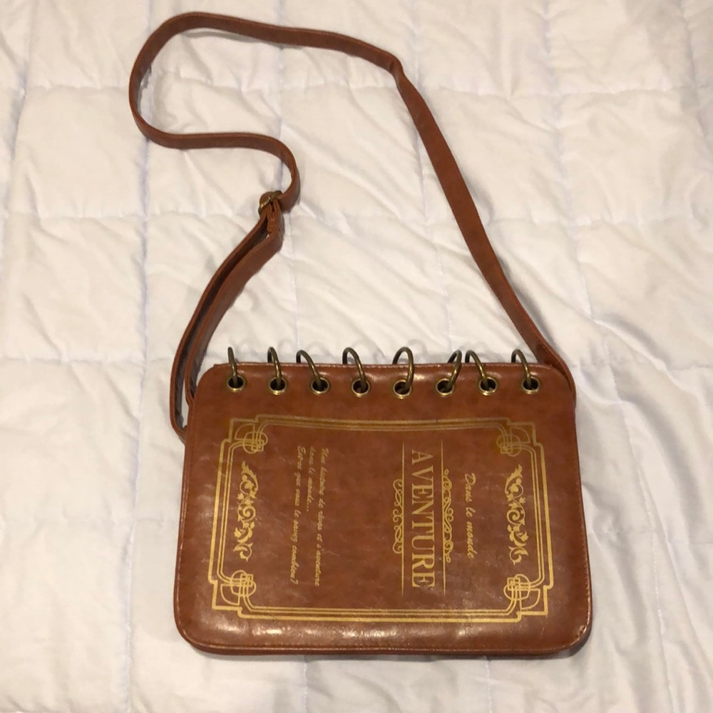 Leather purse with gold detail